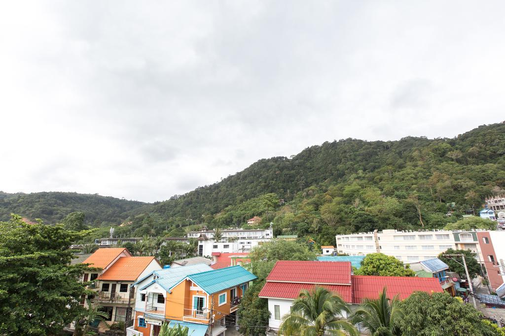 赤脚卡利姆海滨酒店 Patong 外观 照片