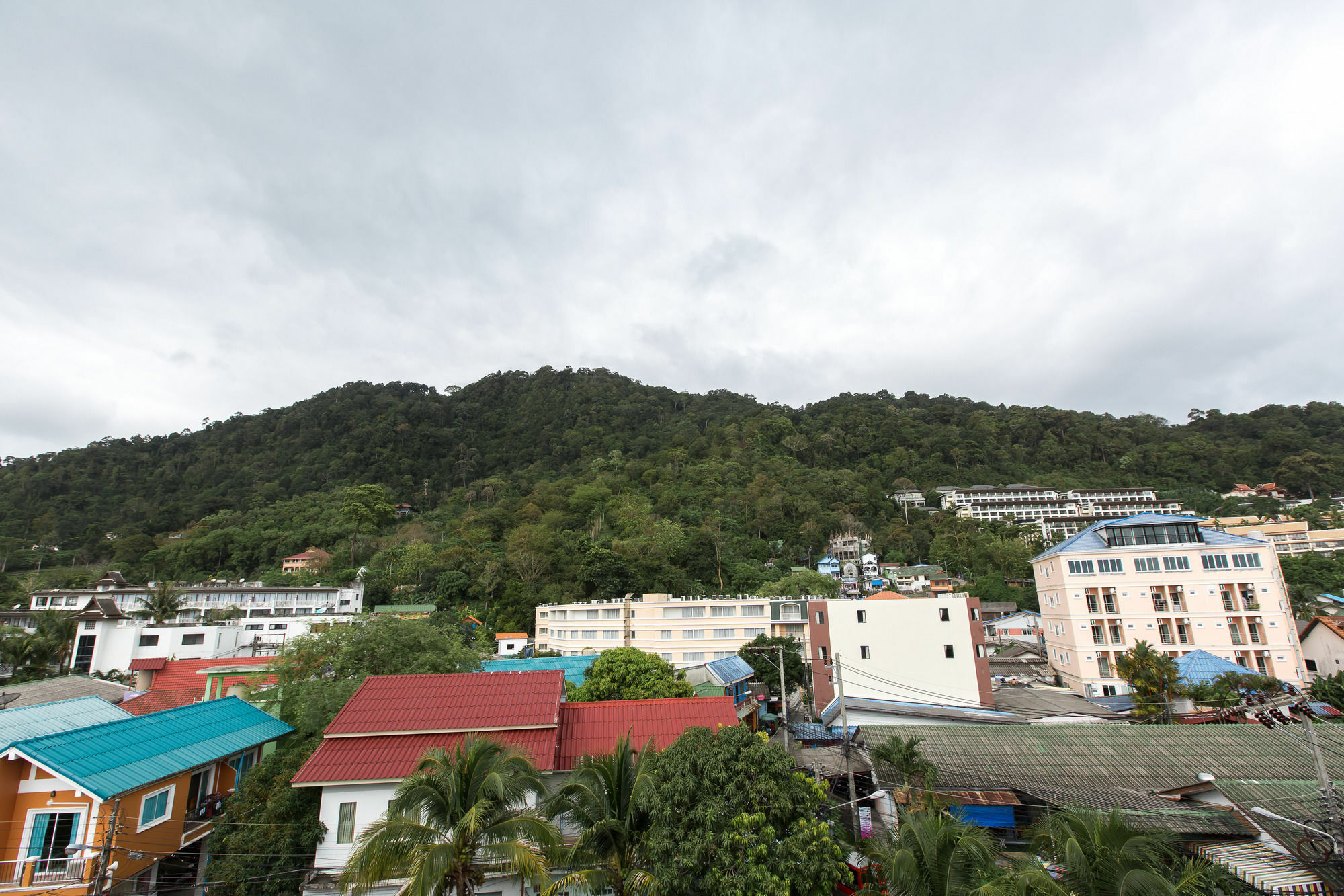 赤脚卡利姆海滨酒店 Patong 外观 照片